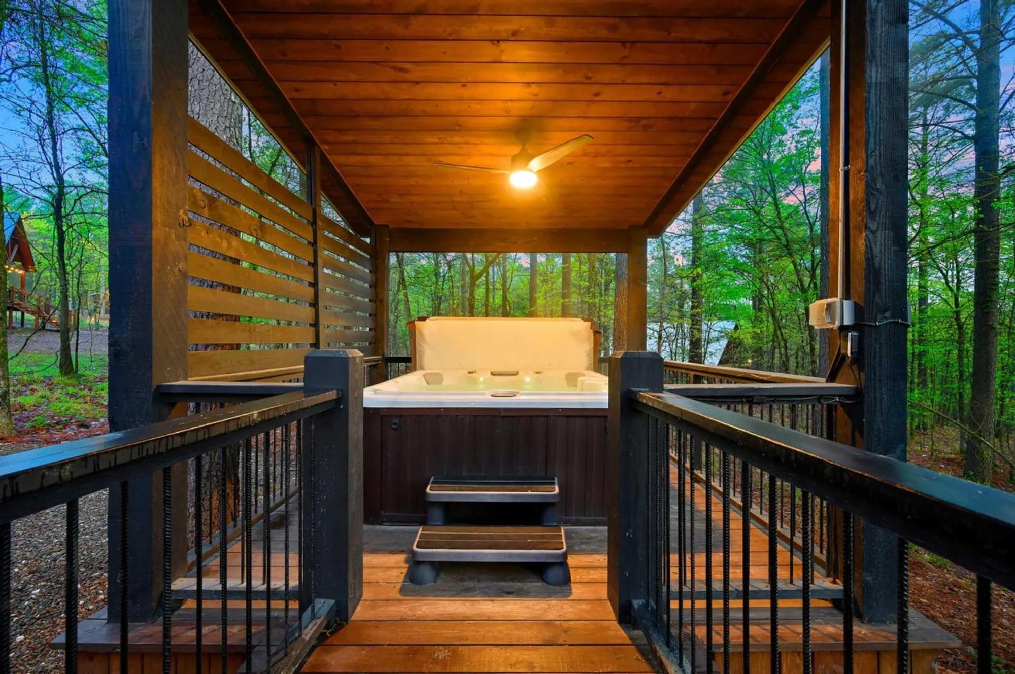 Luxury Cabin In The Woods With Hot Tub And Yard Games! 브로큰보우 외부 사진